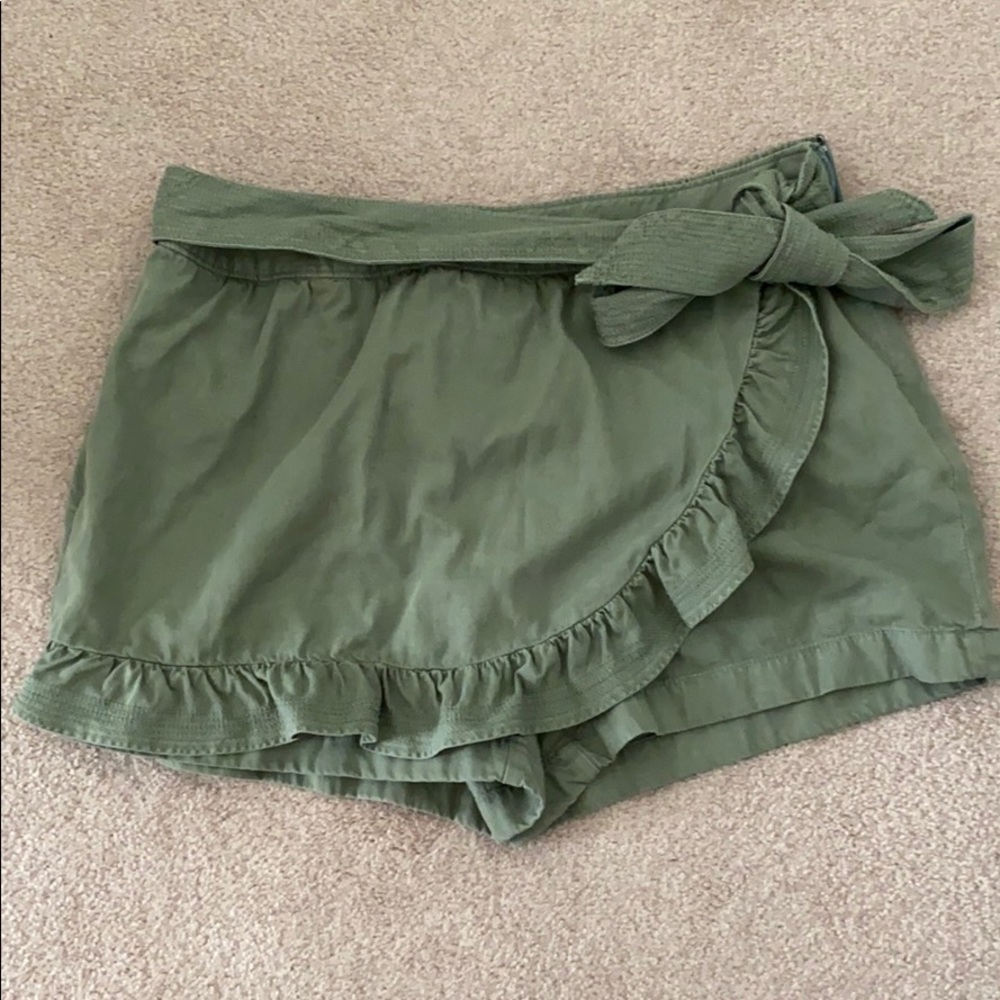 Vineyard Vines Trapunto Stitch Ruffle Skort